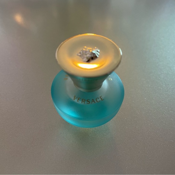 Versace Dylan Turquoise deluxe mini sample - Picture 1 of 3